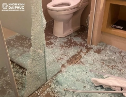 Cảnh Báo Kính Cường Lực Nhà Tắm Đột Nhiên Vỡ: Nguyên Nhân Và Giải Pháp An Toàn