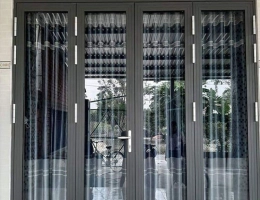 Mẫu cửa nhôm xingfa màu đen cập nhật bảng giá mới nhất