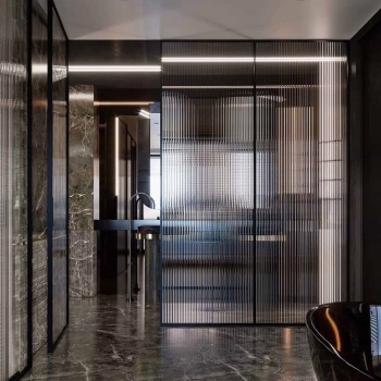 Vách Kính Slim sử dụng kính sọc