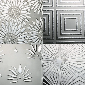 Kính đúc hoa văn