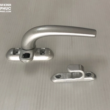 Tay cài cửa sổ Janus màu bạc. Phụ kiện Janus
