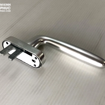 Tay gạt đa điểm cửa sổ màu bạc. Phụ kiện Janus