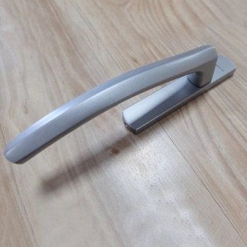 Tay nắm cửa đi lùa kiểu New York, 1 mặt tay nắm dài không có lõi và 1 mặt hốc kéo (Bạc) Cmech F800018-01