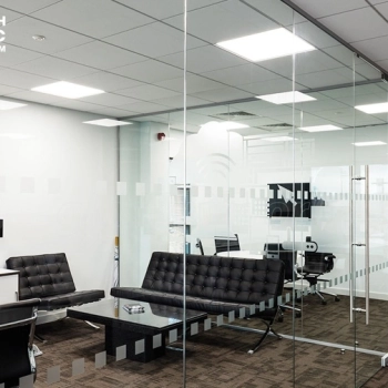 Vách Kính Văn Phòng