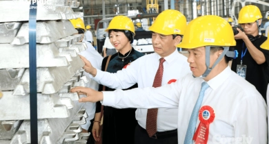 Bước Ngoặt: Việt Nam Ra Lò Sản Phẩm Nhôm Thỏi Đầu Tiên