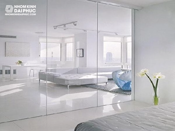 Vách Kính Cường Lực Ngăn Phòng Khách