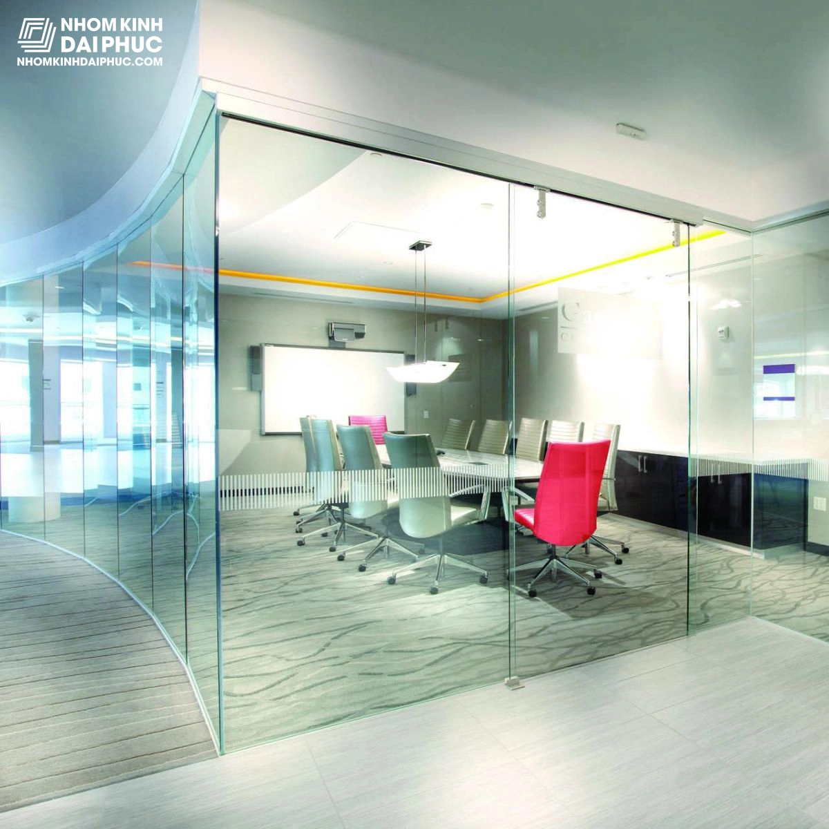 Vách kính cường lực