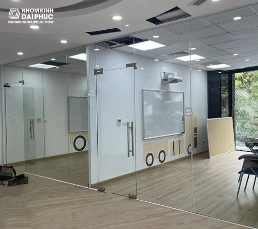 Vách Kính Cường Lực Văn Phòng Công Ty