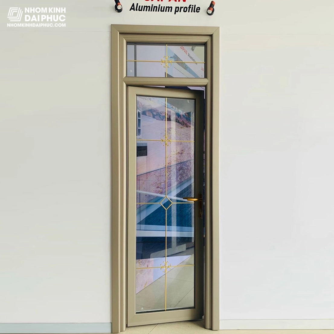Cửa nhôm Maxpro hệ 83 cửa đi 1 cánh mở quay