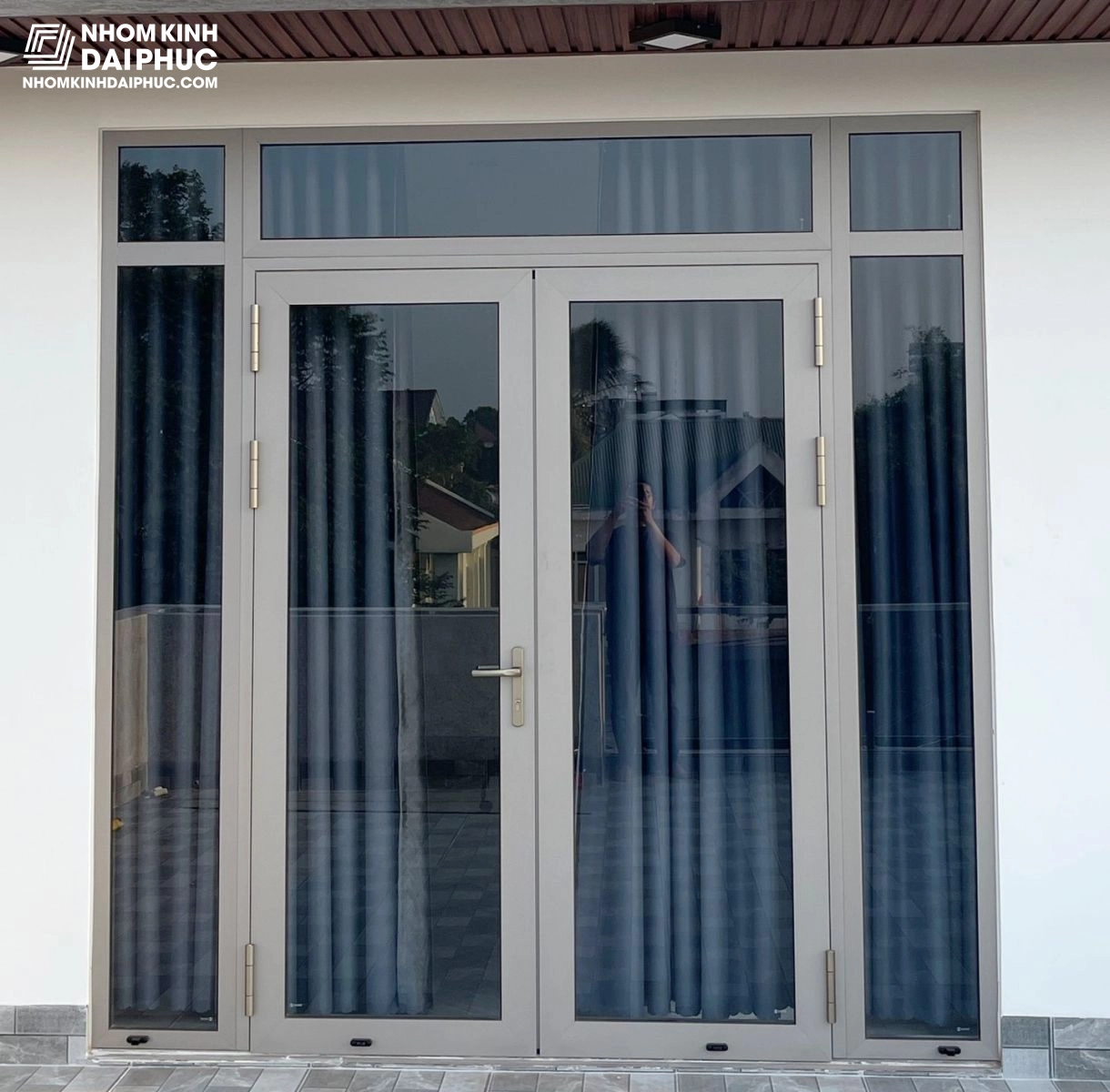 Cửa đi 2 cánh mở quay nhôm Maxpro hệ 55