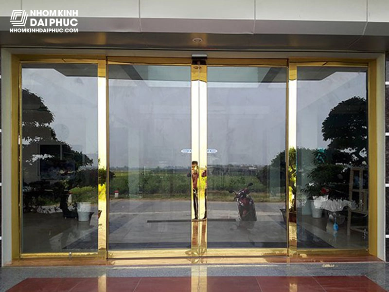 Cửa kính cường lựckhung inox mạ vàng