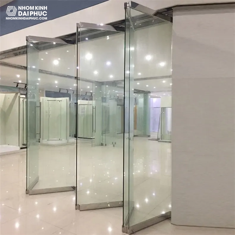 Cửa kính cường lực mở xếp gấp