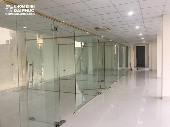 Cửa kính cường lực văn phòng