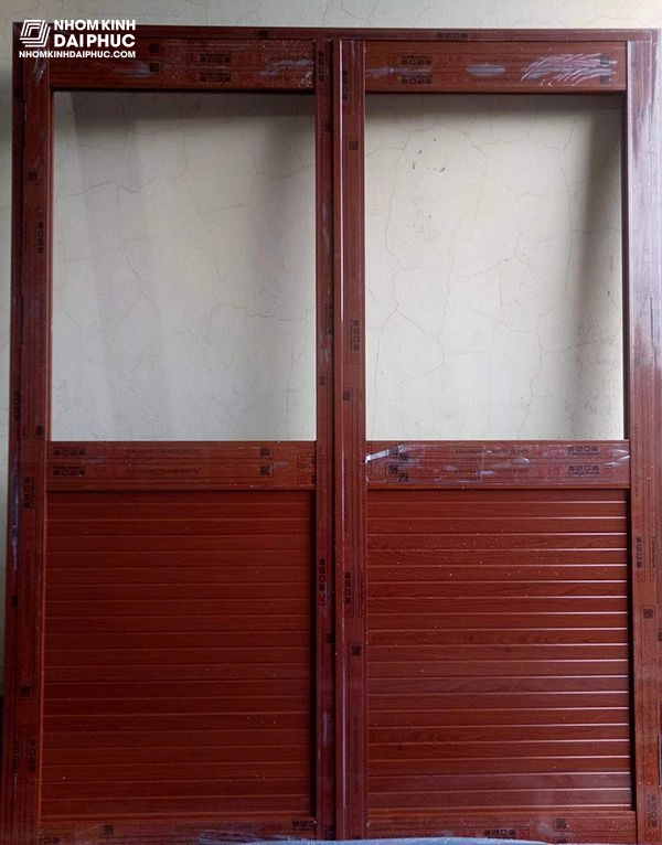 Cửa nhôm thường Đông Á màu vân gỗ
