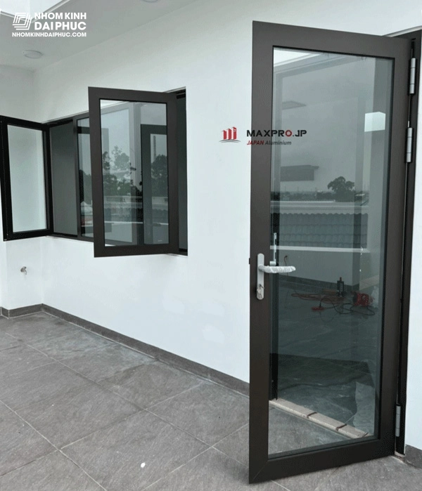 Cửa đi 1 cánh nhôm maxpro