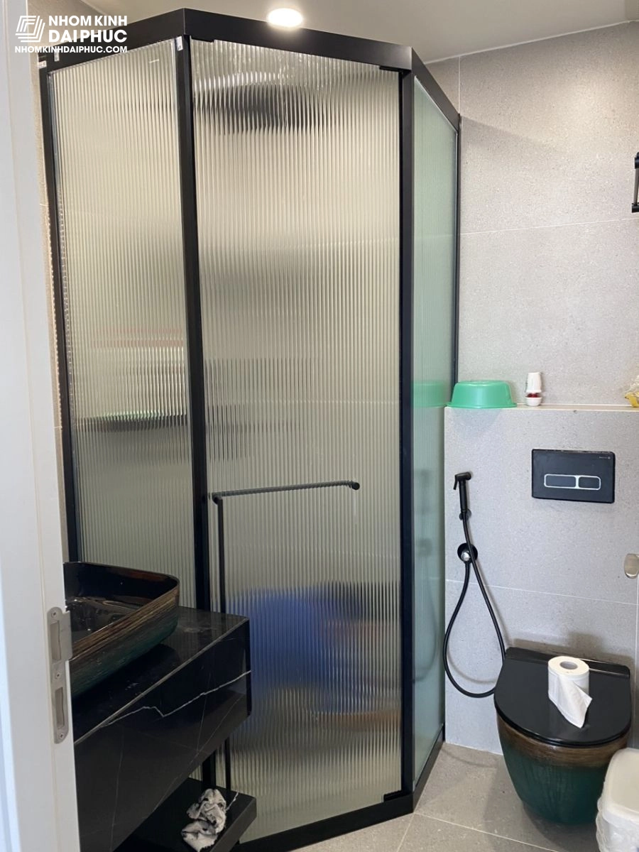 Mẫu phòng tắm kính mới