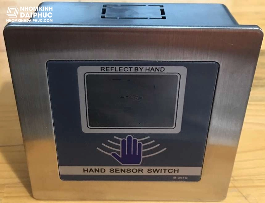 Nút nhấn không chạm cửa tự động