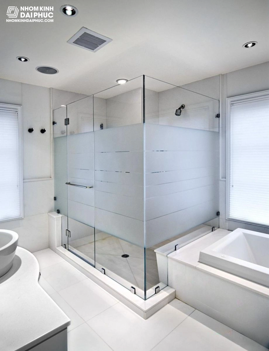 Phòng tắm kính 90 độ kính mờ