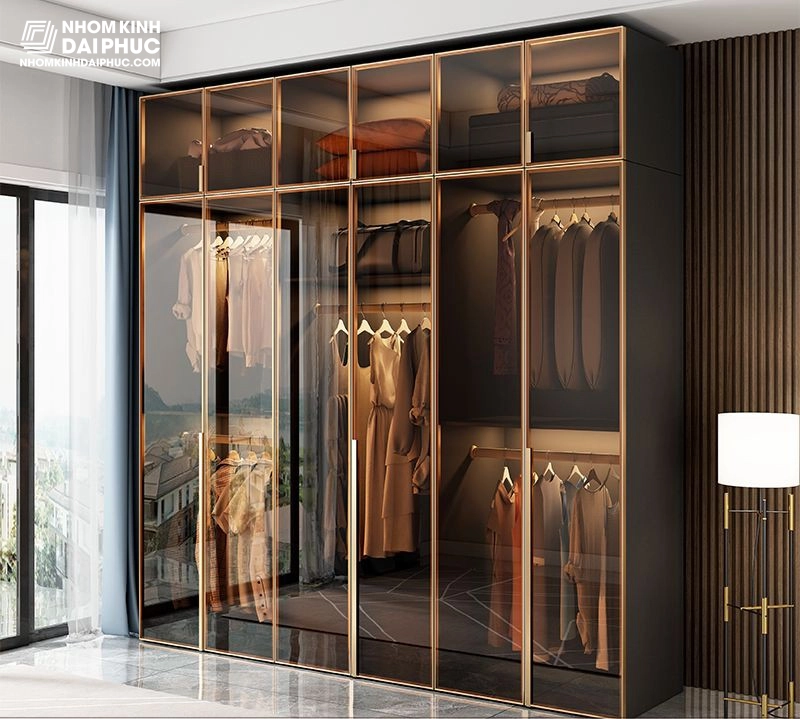 Mẫu tủ cánh kính màu vàng gold tay nắm CNC