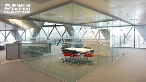 Vách Kính Cường Lực Giải Pháp Hiện Đại Cho Không Gian Văn Phòng