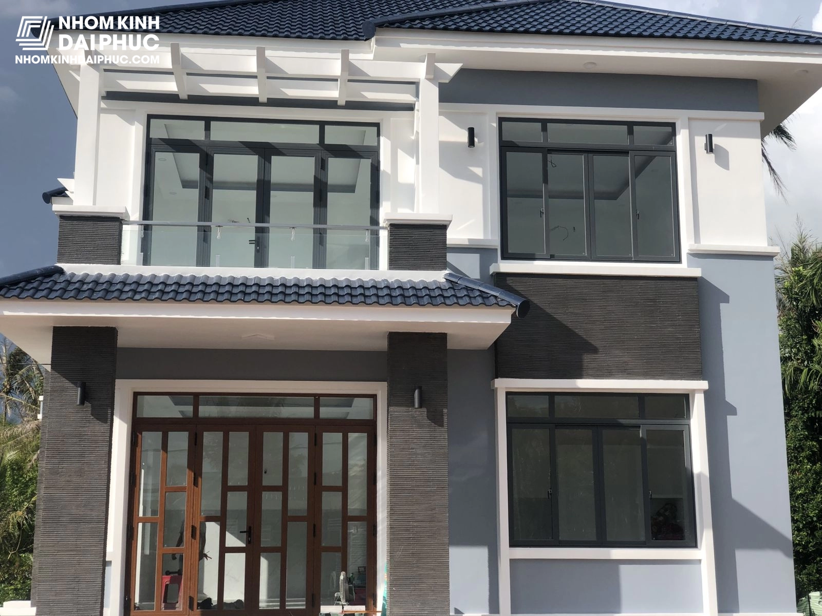 Cửa nhôm xingfa bốn cánh tại hóc môn