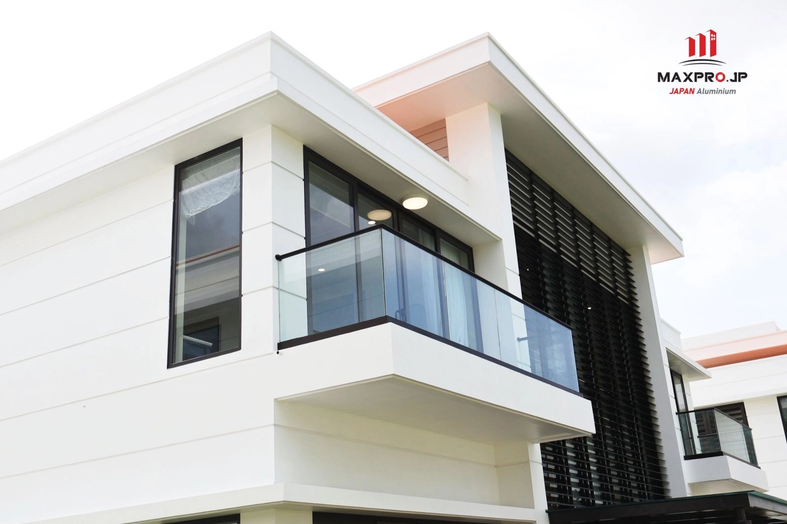 Lan can kính không trụ tay vịn nhôm Maxpro