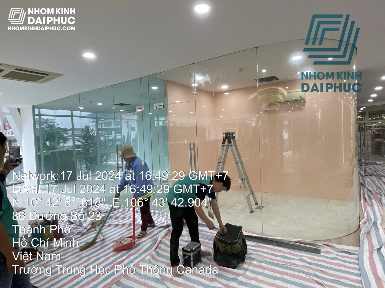 Thi công vách kính văn phòng