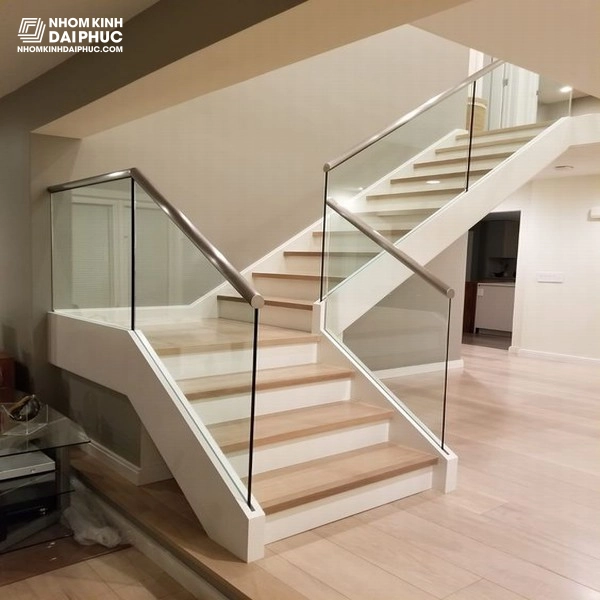 Cầu thang kính Gò Vấp