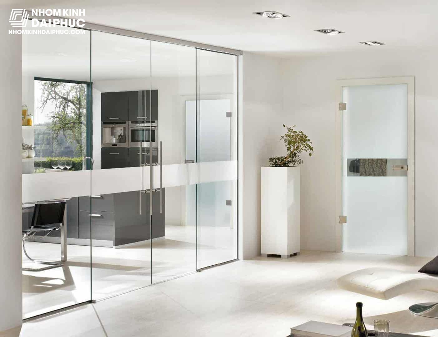 Vách Kính Văn Phòng