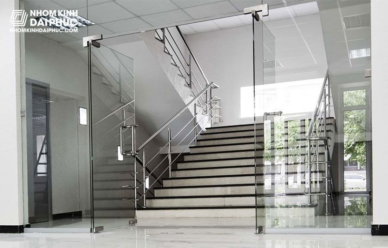 Vách Kính Văn Phòng Công Ty