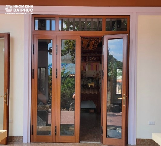 Cửa nhôm xingfa vân gỗ