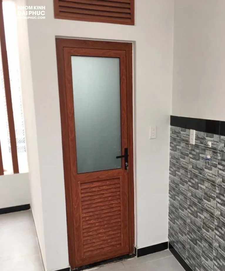 Cửa Xingfa vân gỗ chia lá sách