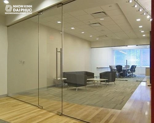 Cửa kính cường lực bản lề âm sàn