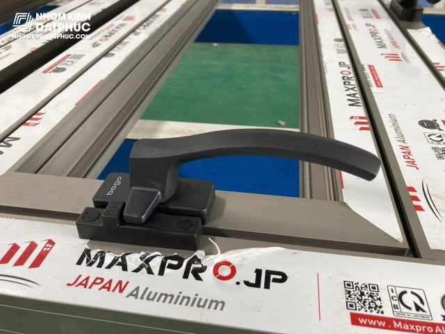 Cửa sổ nhôm Maxpro