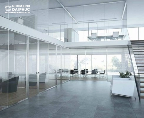 Giải mã khả năng chịu lực của vách kính cường lực