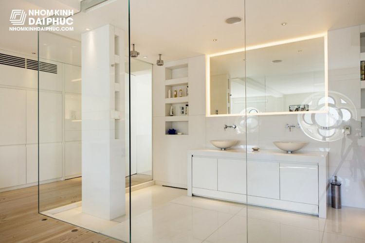 Vách Kính Cường Lực Trong Văn Phòng