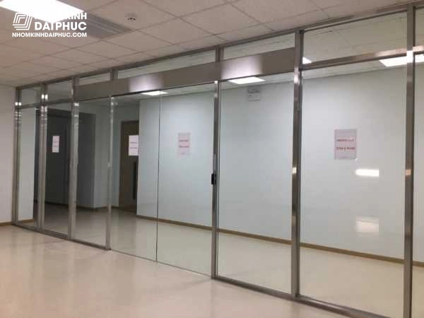 Vách Kính Văn Phòng Khung Inox