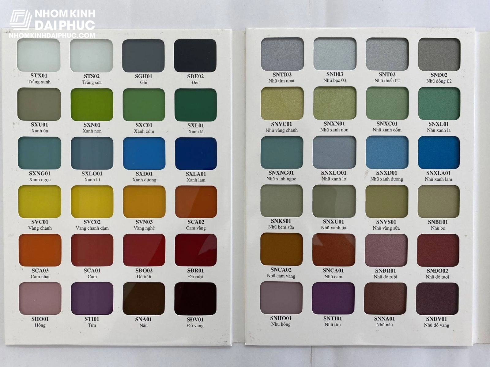 Bảng màu kính sơn