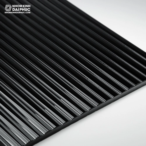 Mẫu Kính Sọc Đen 8 Ly