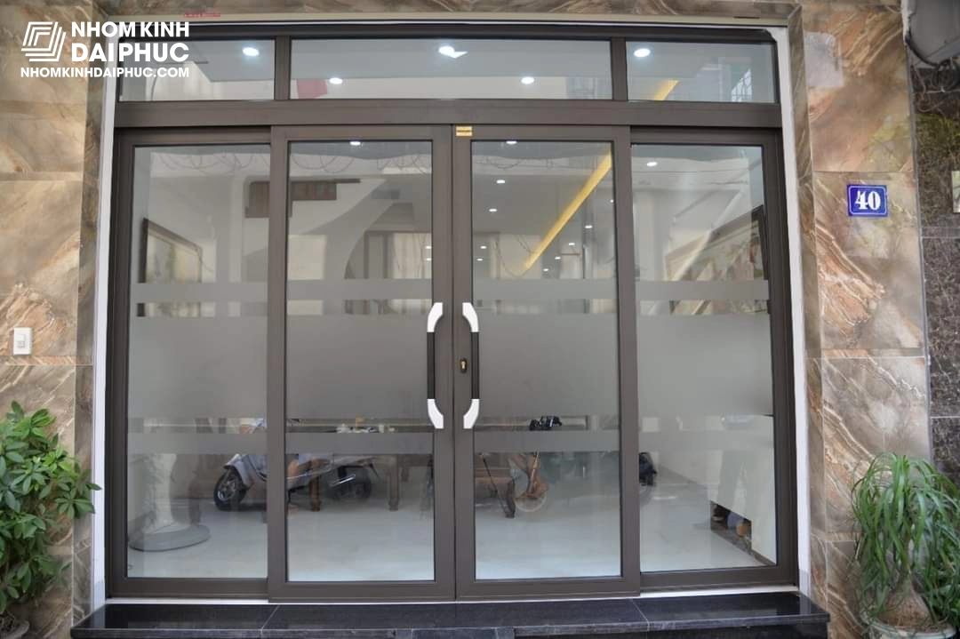 Cửa trượt quay 4 cánh màu xám ghi