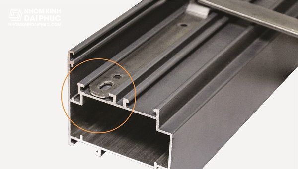 Bản lề chữ A cửa nhôm Topal