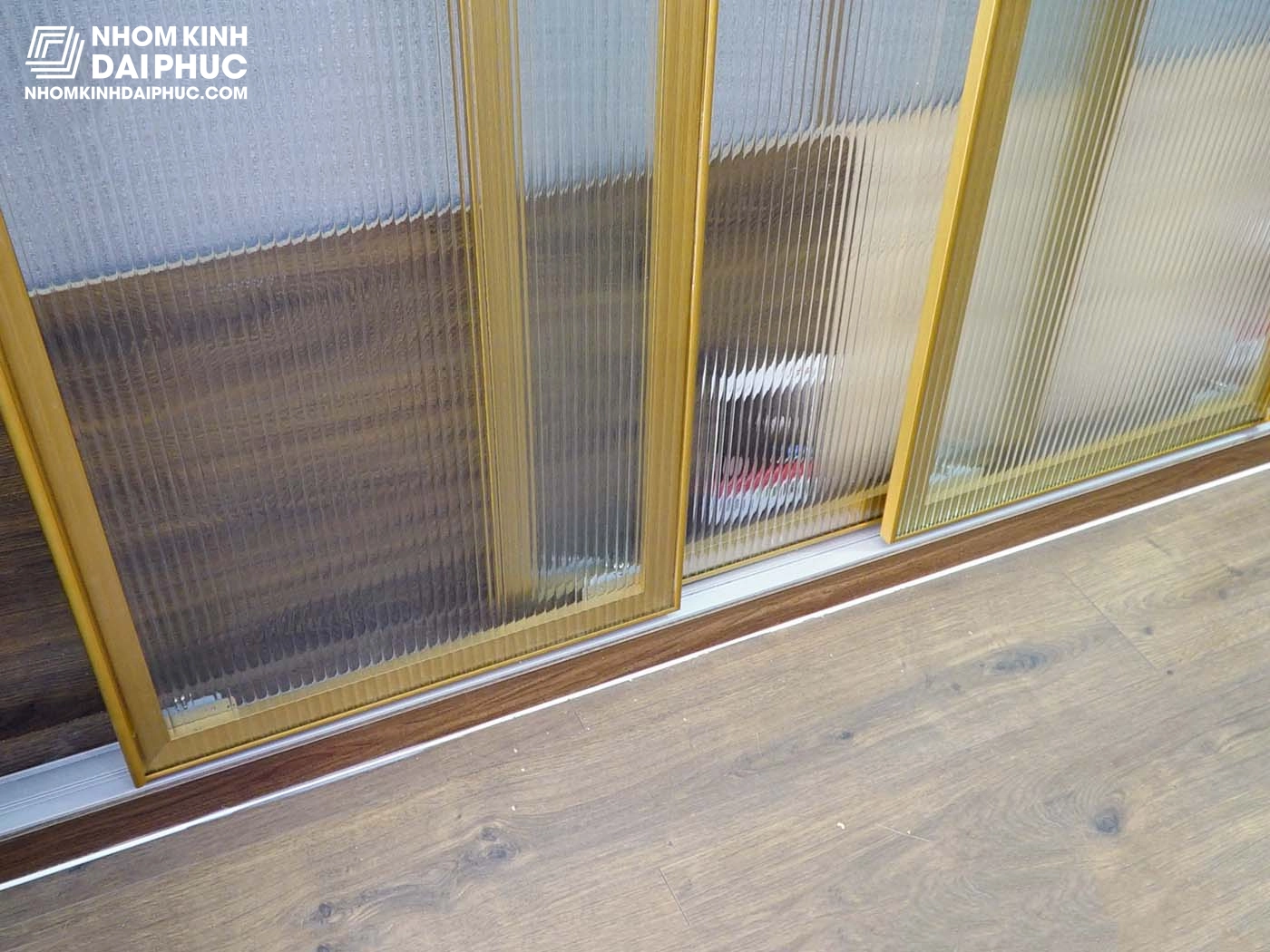 Cơ chế trượt của tủ cánh kính lùa