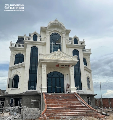 Cửa nhôm maxpo sử dụng trong các công trình biệt thự sang trọng