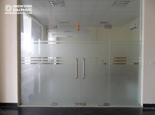 Cửa kính cường lực 2 cánh dán kính mờ