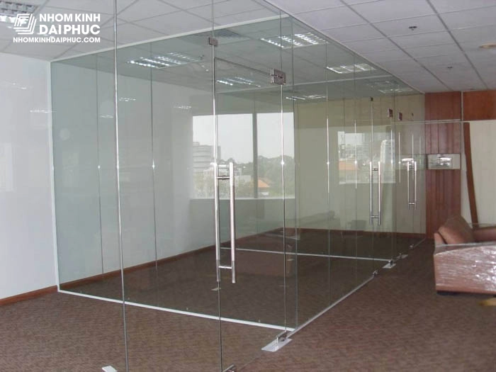 Vách kính cường lực 10 ly