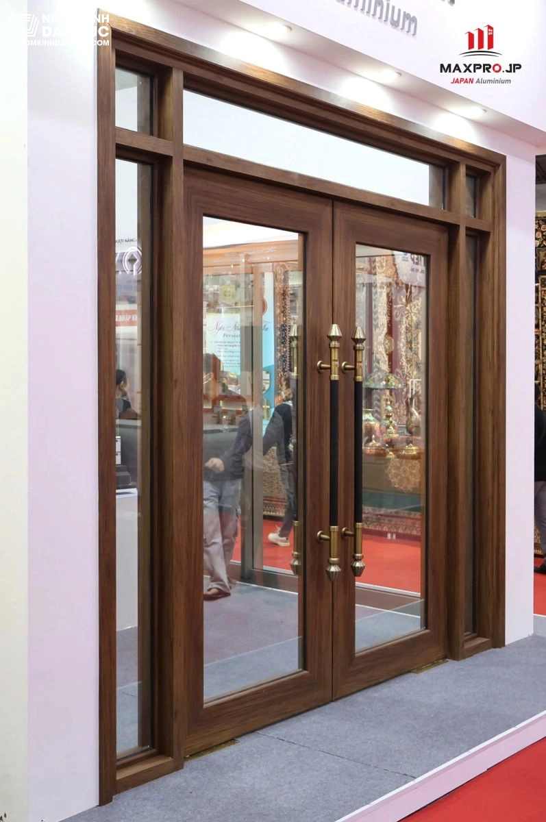 Cửa chính sử dụng hệ thủy lực nhôm Nhật Maxpro JP R200 bản cánh 180mm bề thế