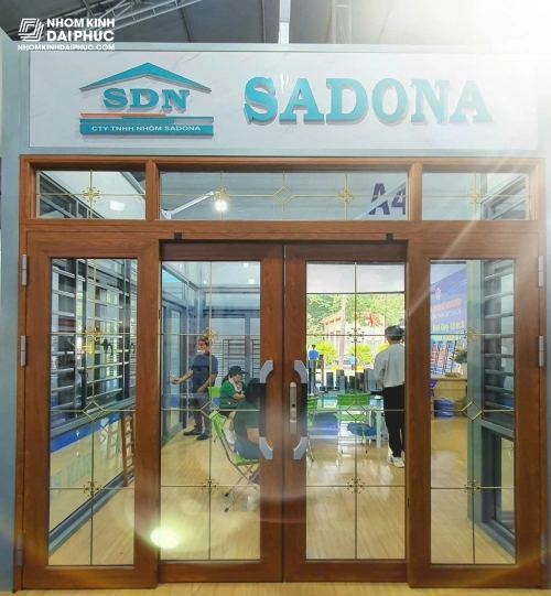 Cửa trượt quay Sadona màu vân gỗ