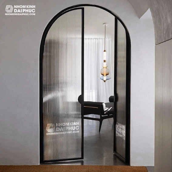 Cửa nhôm slim mở quay 2 cánh uốn vòm