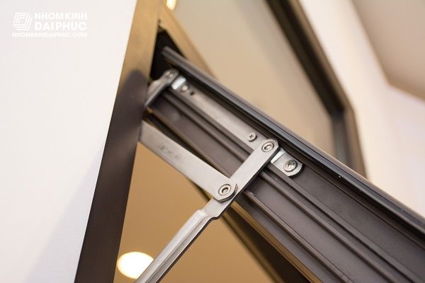 Cửa Nhôm Topal bản lề chữ A tự chống sập