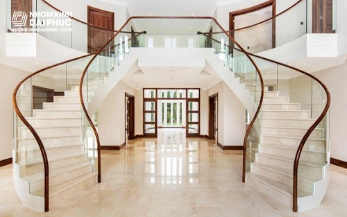 Cầu Thang Kính Uốn Cong Xoắn Ốc